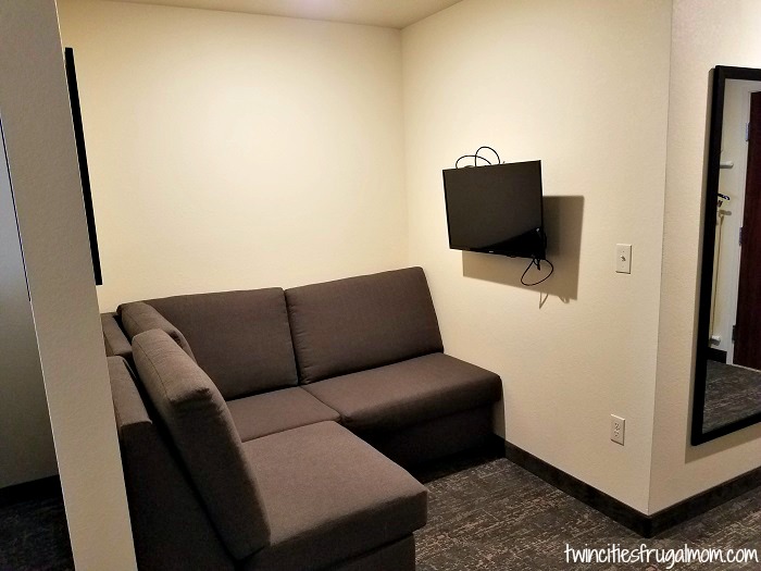 Cobblestone Suites room