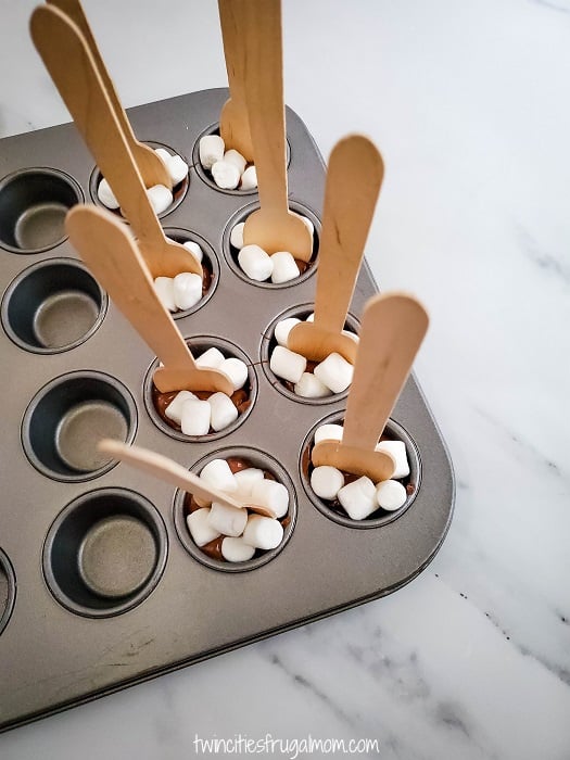 peppermint marshmallow cocoa spoons toppings