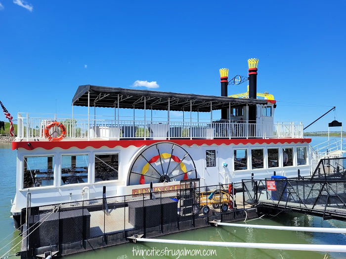 lewis clark riverboat