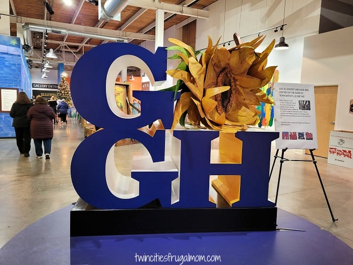 immersive van gogh entrance