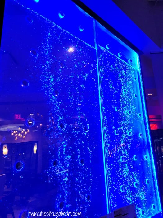 kona grill bubble wall
