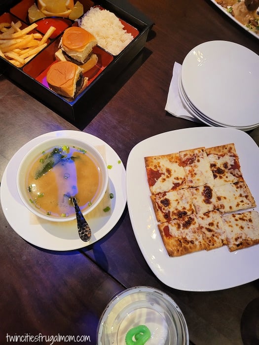 kona grill pizza entrees