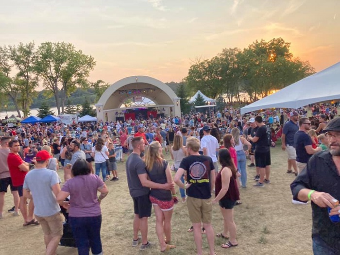 hudson booster days crowd daytime