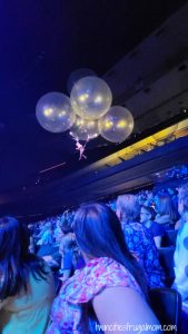 corteo balloon woman