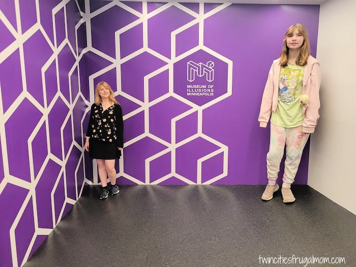 museum of illusions small big room