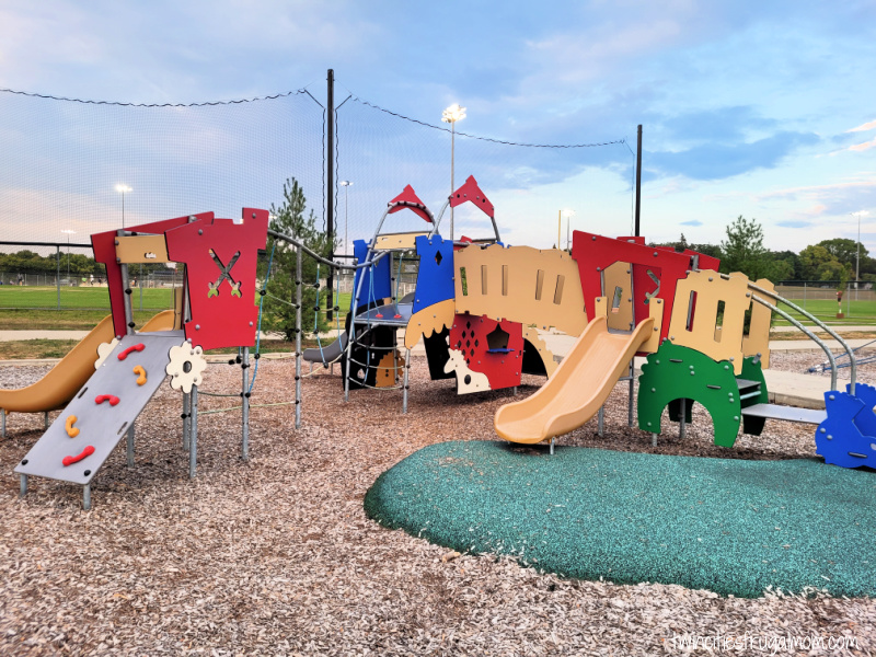 bossen field park play structures
