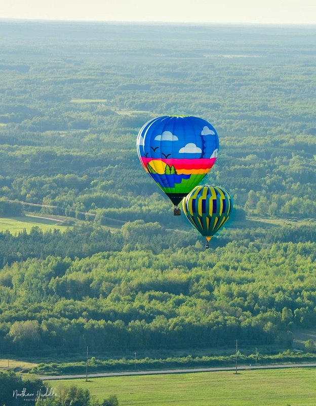 sweet kismet hot air balloons in air