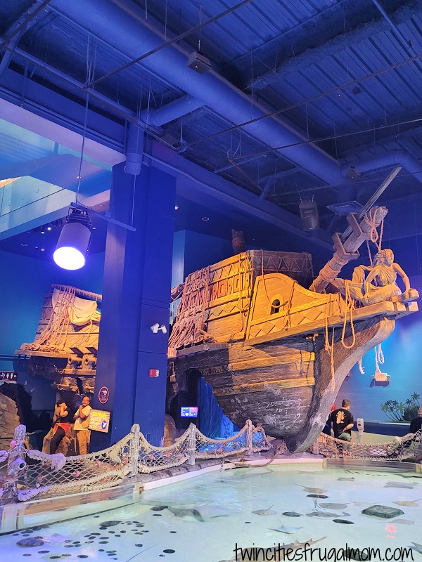 sea life ship