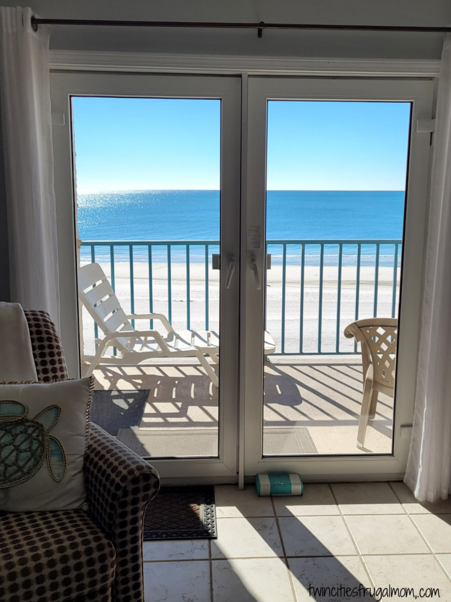 gulf shores condo livingroom balcony