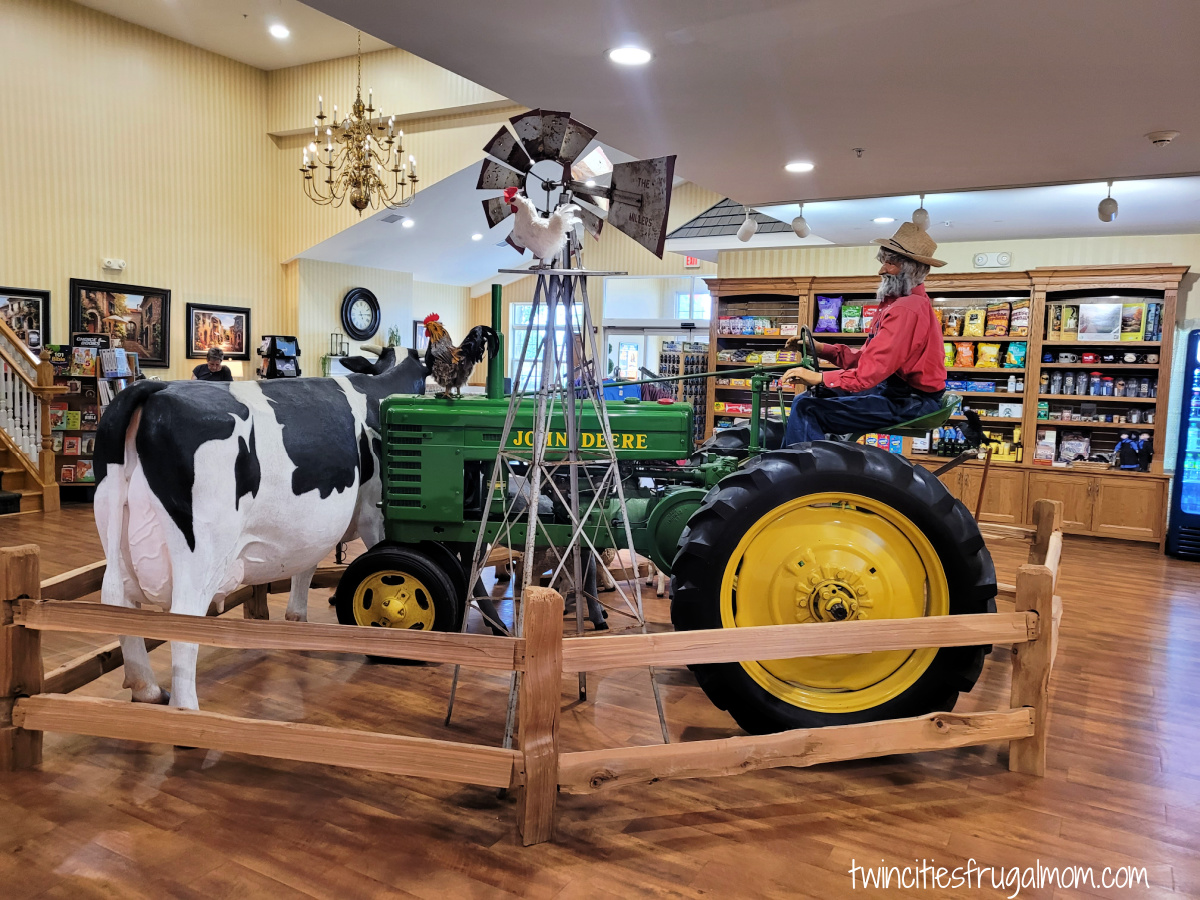 Blue Gate Garden Inn Tractor