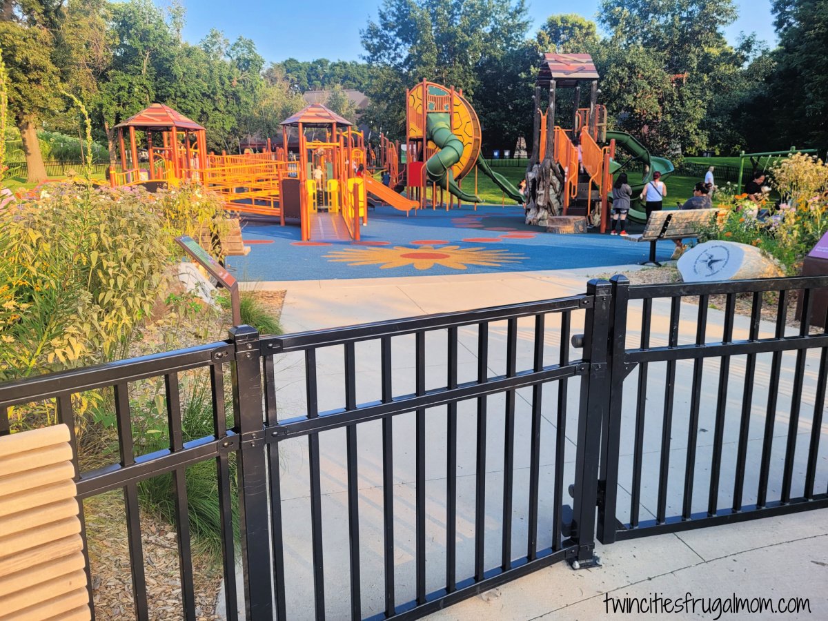 Thompson Park gate