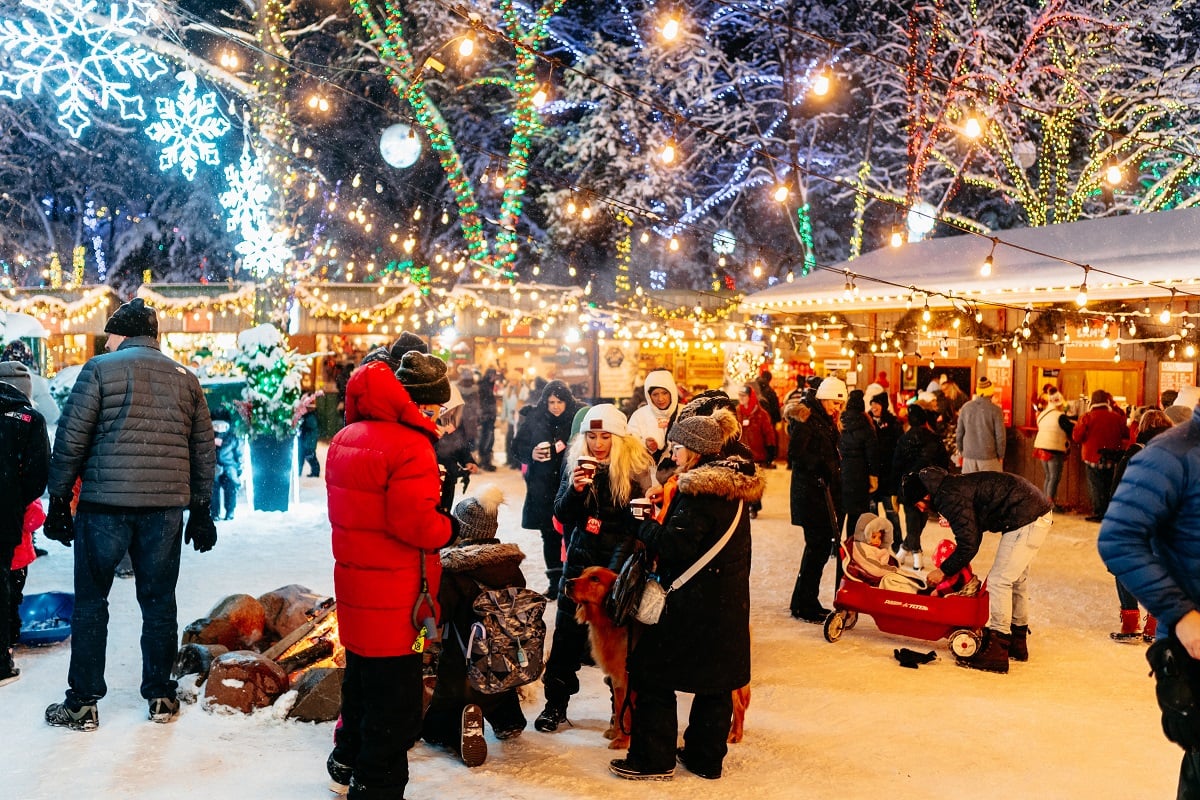 Sams Christmas Village Courtyard