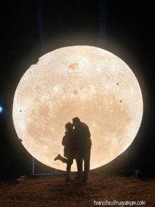 Sams Moon Kiss
