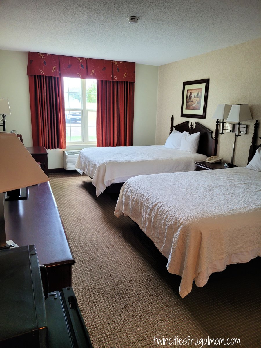 Grand Hinckley Inn room