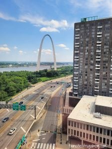 Hampton Inn View of Arch