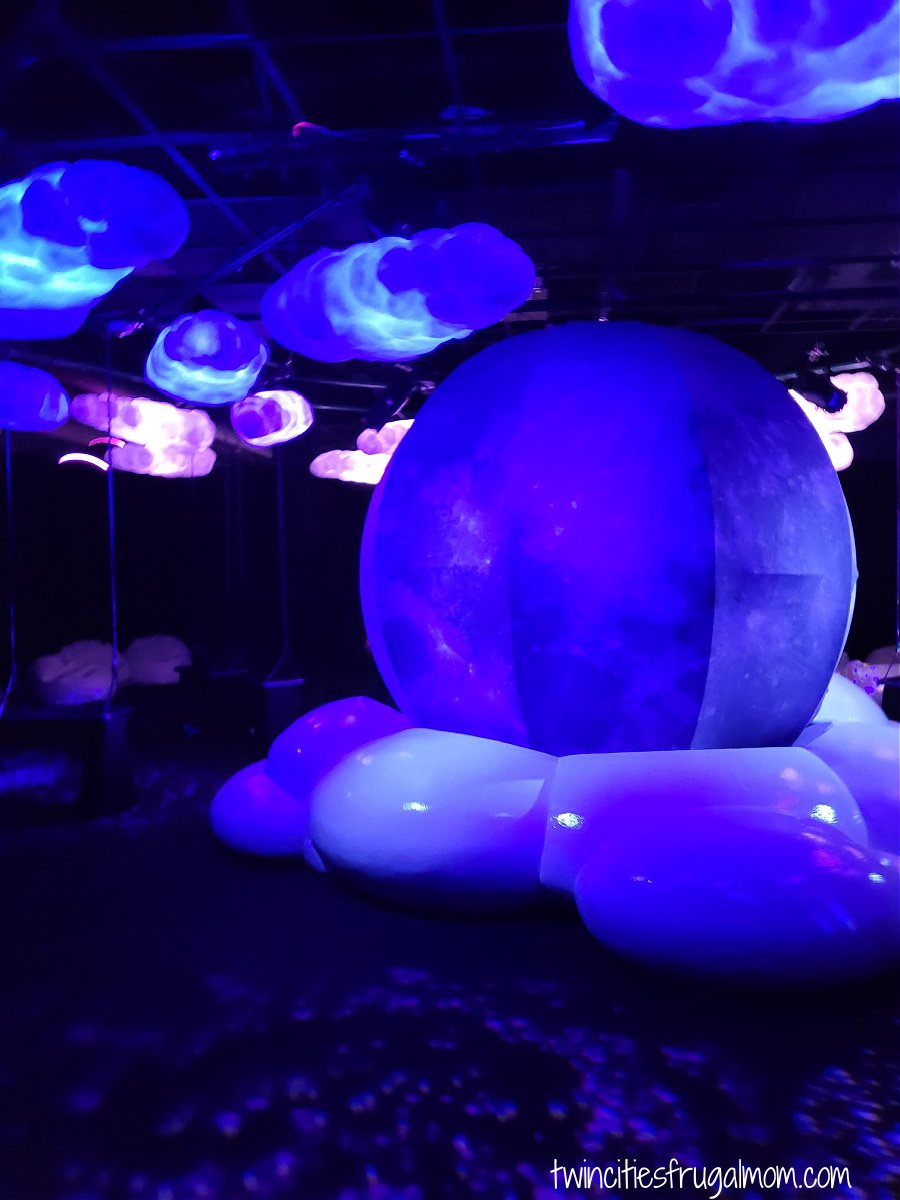 Super Neon moon room