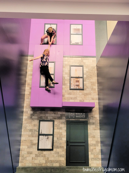 museum of illusions falling building