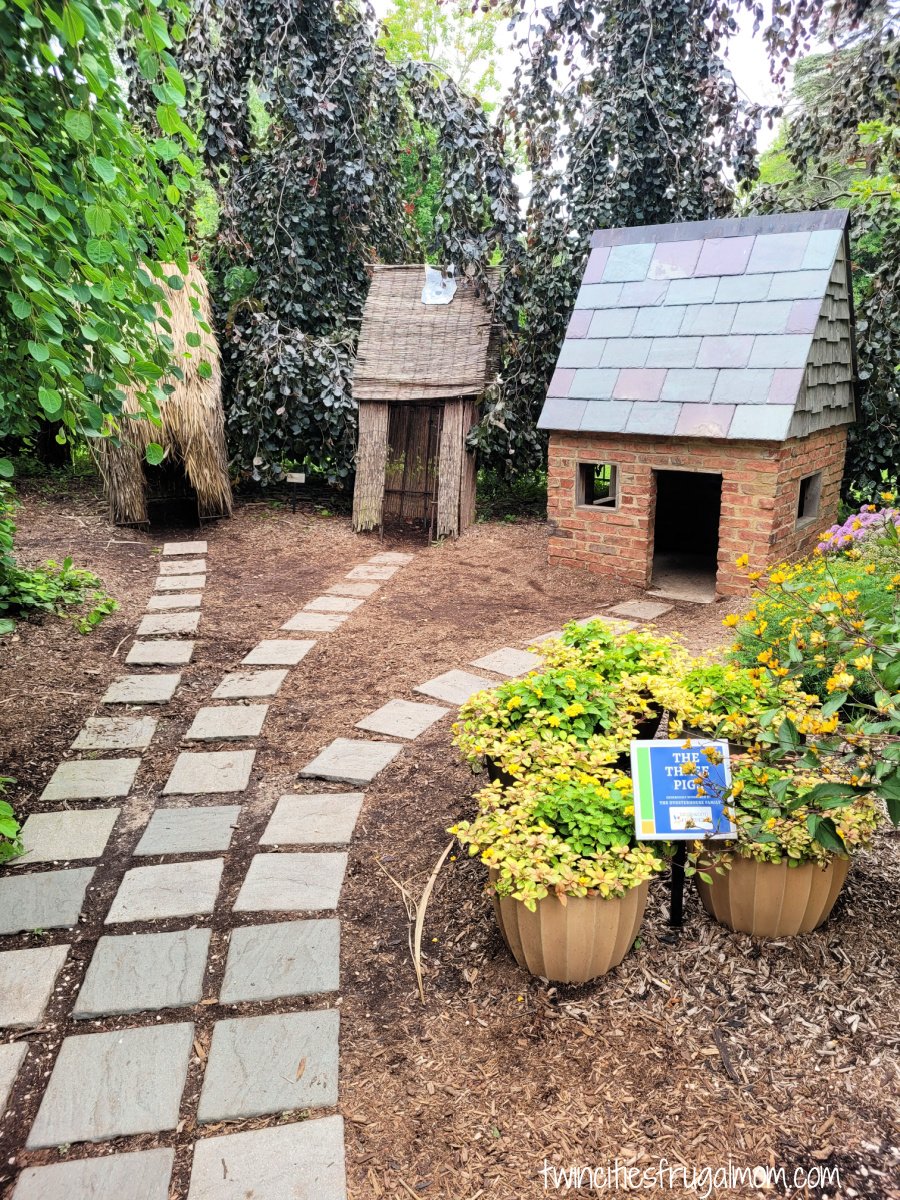 Bookworm Gardens Three Little Pigs