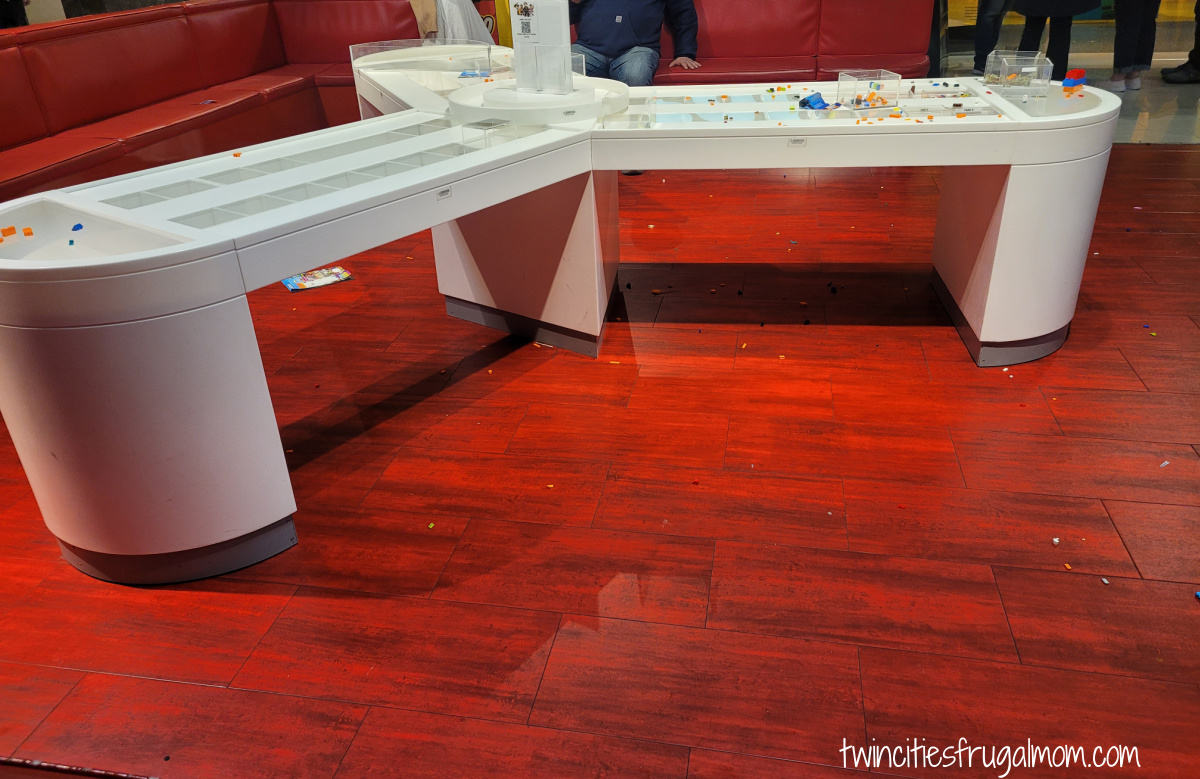 mall of america lego tables 2025