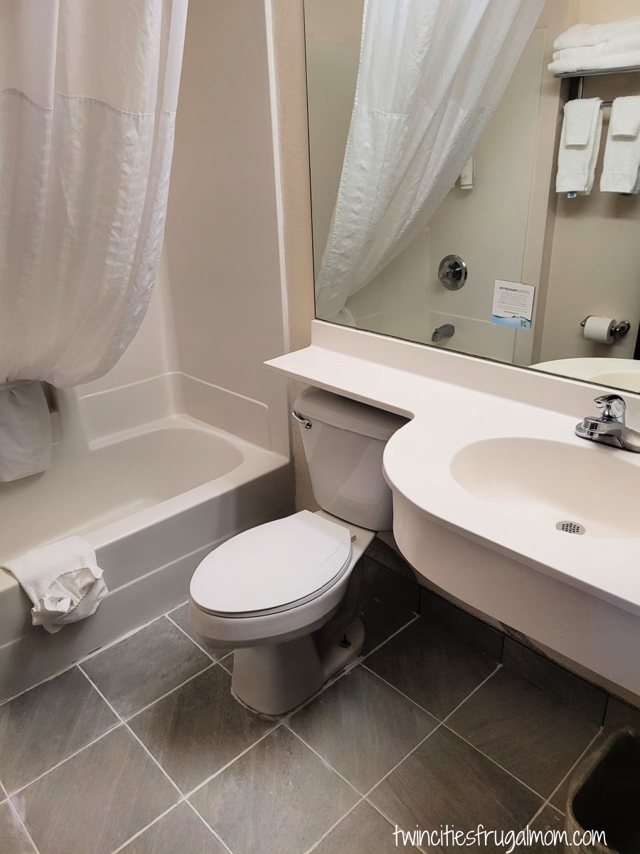 Microtel Omaha bathroom