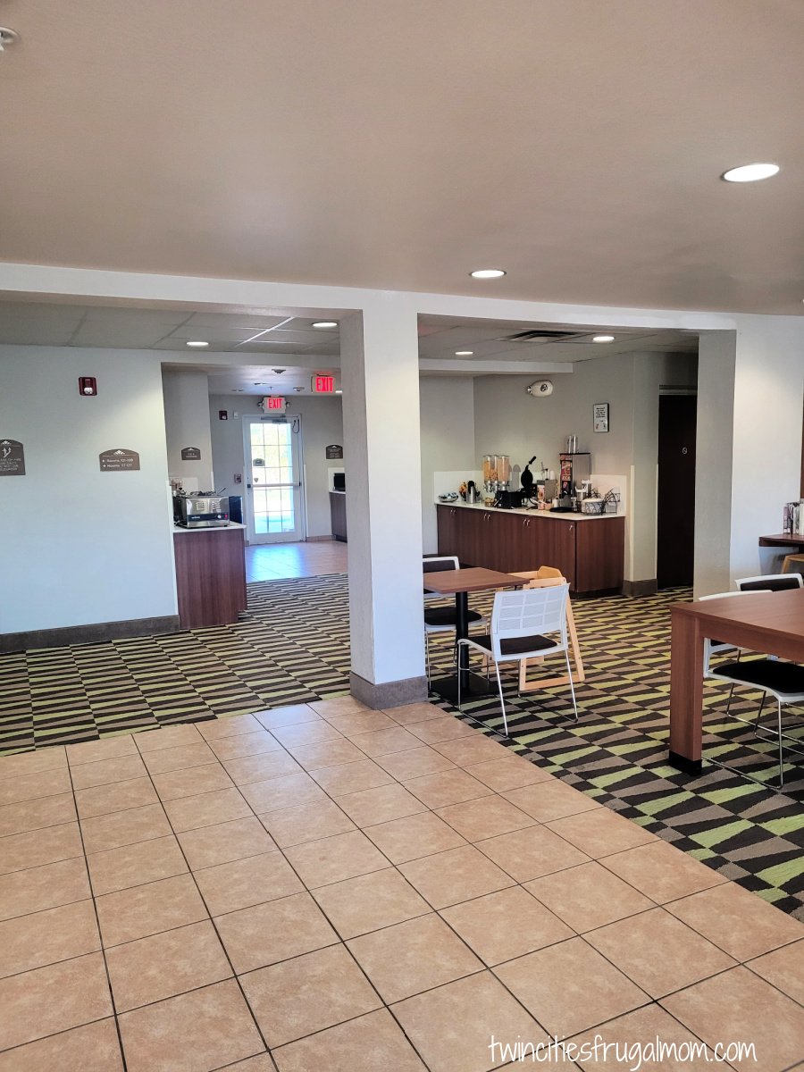 Microtel Omaha lobby