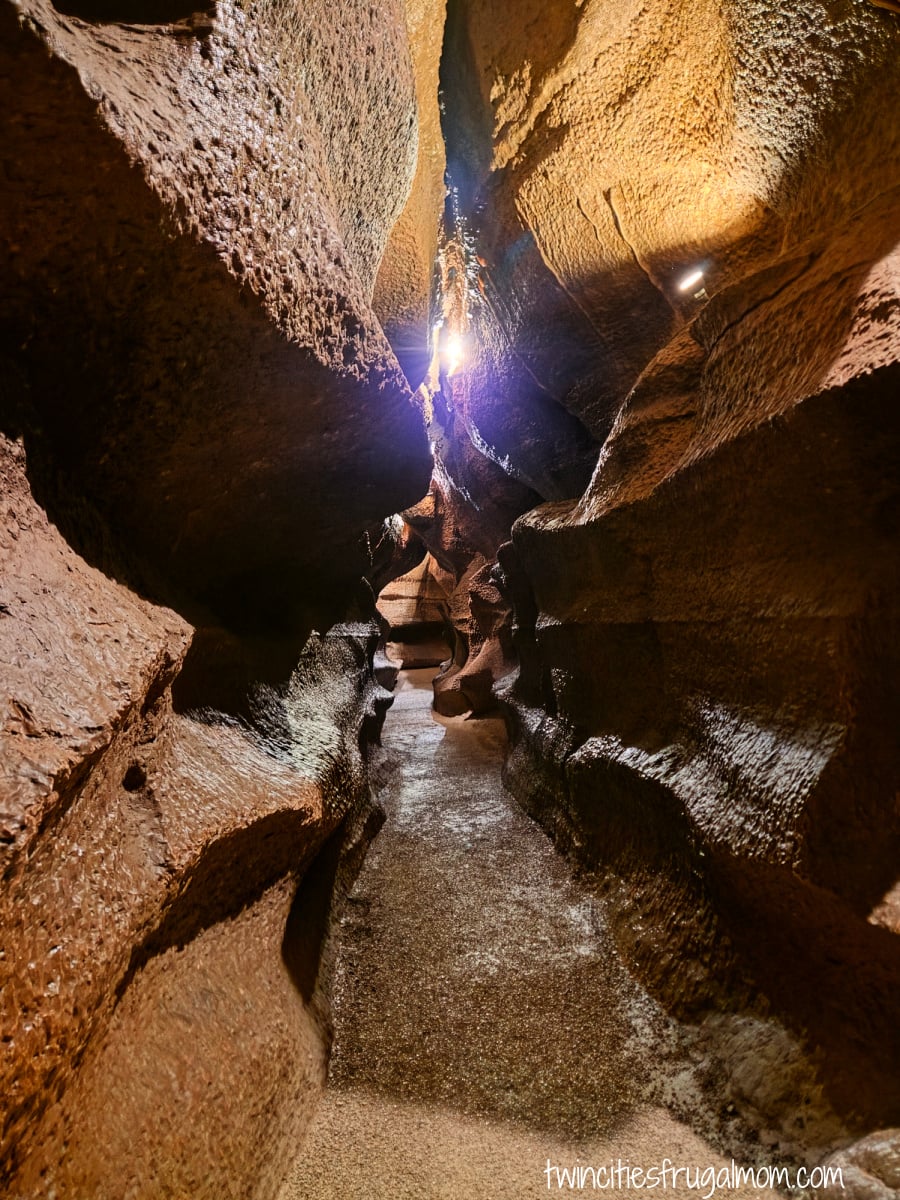 Niagara Cave path