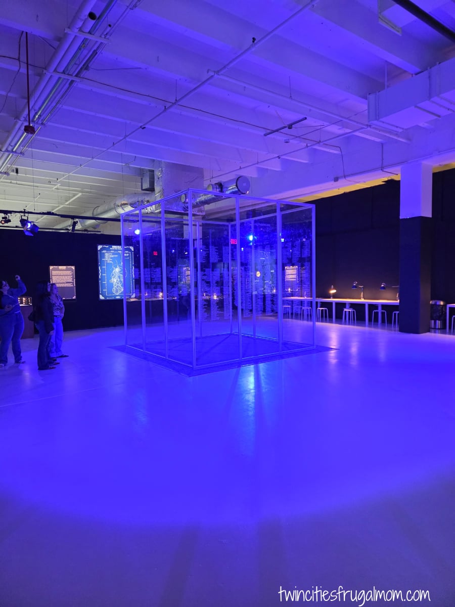 Titanic Immersive cube