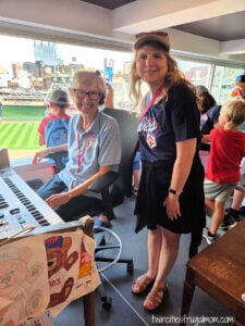 Twins Sue Nelson organist