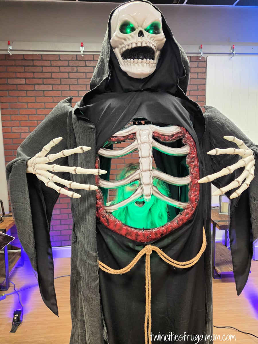 Halloween HQ Skeleton